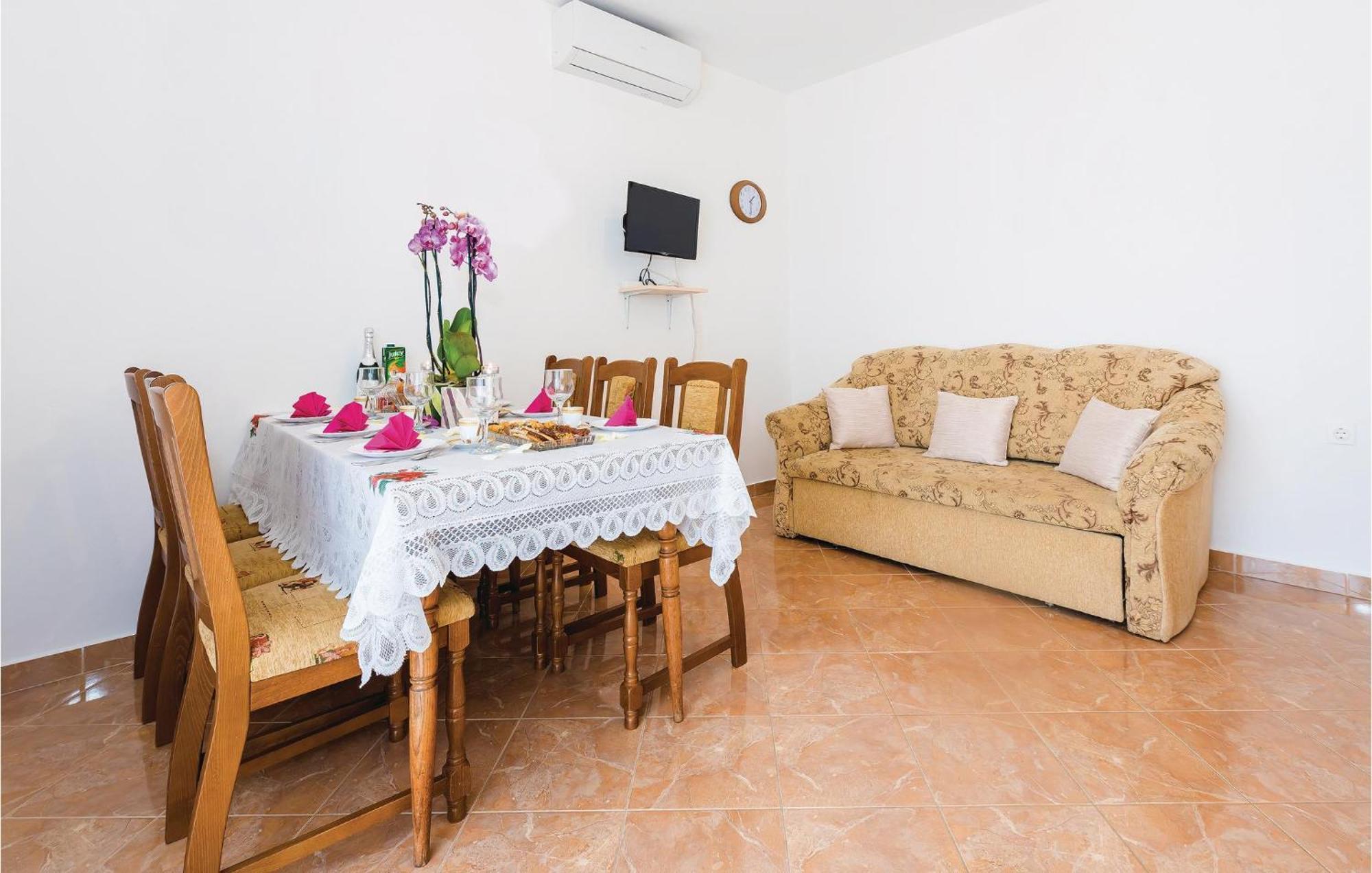 4 Bedroom Cozy Apartment In Vodice Ngoại thất bức ảnh
